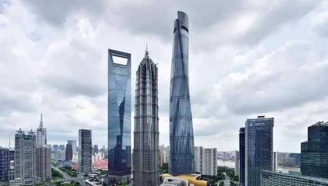 上海中心大厦，被称为上海之巅，可为何只有50年的寿命呢你如何看待这栋大楼的建立图8