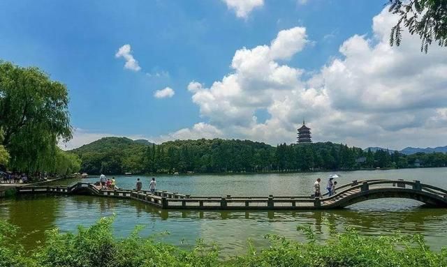 杭州西湖最值得玩的是什么,到杭州西湖怎么玩最划算图1