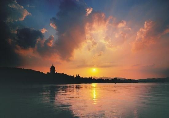 杭州西湖是怎么出名的图14